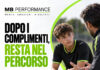 Dopo i complimenti dell’allenatore: aiutare tuo figlio a restare nel percorso Giovane calciatore ascolta l’allenatore dopo un complimento e resta concentrato sul percorso
