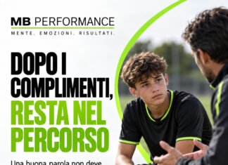 Dopo i complimenti dell’allenatore: aiutare tuo figlio a restare nel percorso Giovane calciatore ascolta l’allenatore dopo un complimento e resta concentrato sul percorso