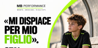 «Mi dispiace per mio figlio»: sconfitta, aspettative e crescita nello sport Giovane calciatore seduto dopo una partita con messaggio sulla sconfitta e la crescita