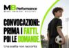 Convocazioni nel calcio giovanile: distinguere fatti e interpretazioni Giovane calciatore con pallone e messaggio MB Performance: convocazioni, prima i fatti, poi le domande.