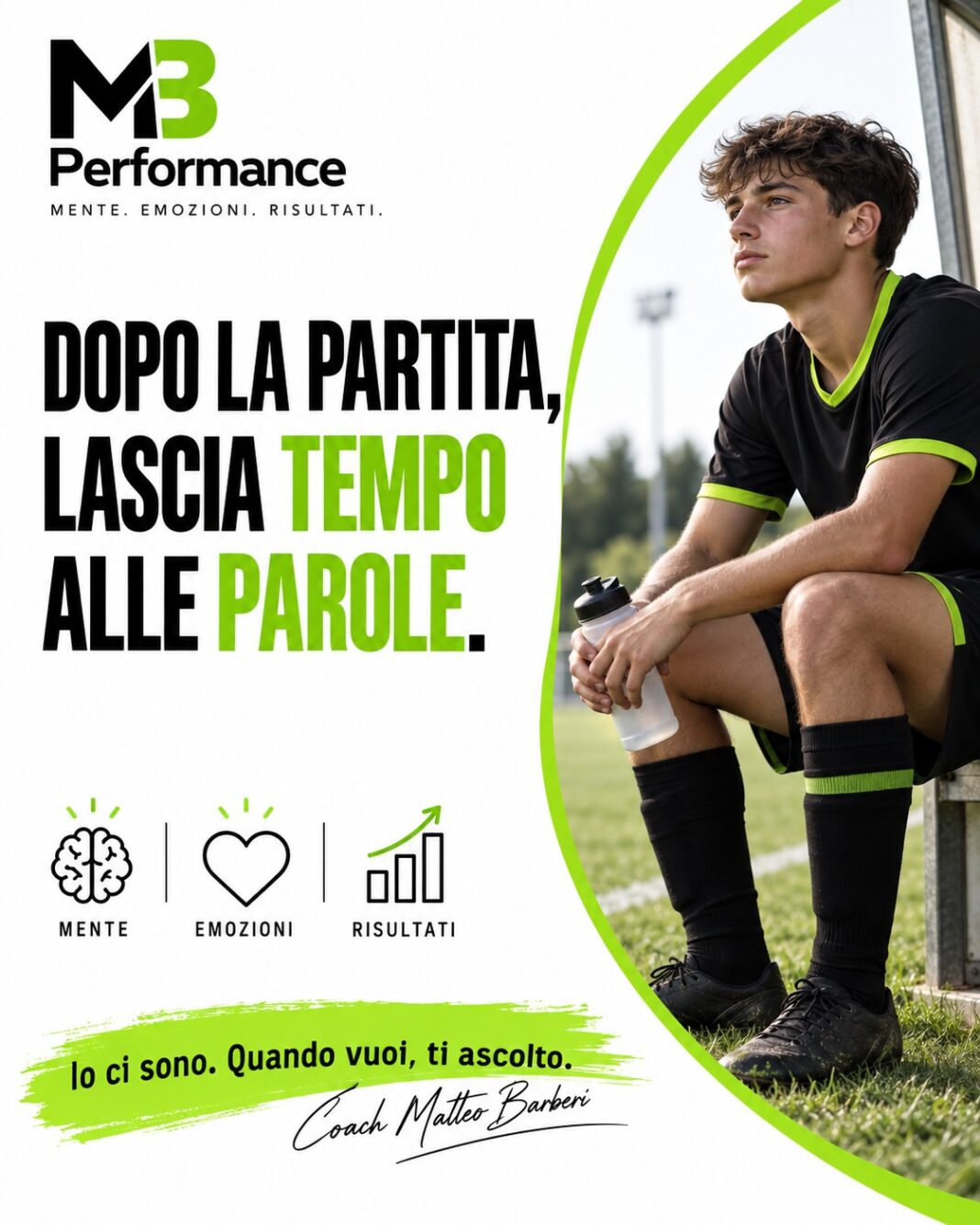 Giovane calciatore a riposo e messaggio MB Performance: dopo la partita, lascia tempo alle parole.