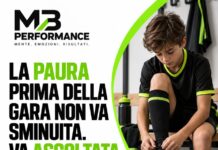 Giovane calciatore prima della gara con messaggio sulla paura da ascoltare