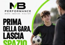 Visual MB Performance: giovane calciatore e genitore, con invito ad ascoltare prima della gara.