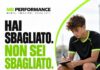 Hai sbagliato, non sei sbagliato: la responsabilità che fa crescere nello sport Giovane calciatore riflette dopo un errore con il messaggio Hai sbagliato, non sei sbagliato.