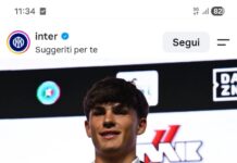 Mattia Mosconi con il Premio Gentleman Rivelazione Inter, nel post Instagram dell’Inter.