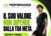 Il suo valore non dipende dalla tua meta: aspettative dei genitori nel calcio giovanile Giovane calciatore con il messaggio: il suo valore non dipende dalla tua meta; sostieni il percorso e lascia spazio alla sua scelta.