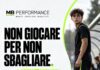 Paura di essere sostituito: aiutare tuo figlio a non giocare per non sbagliare Giovane calciatore a bordo campo che affronta la paura di essere sostituito