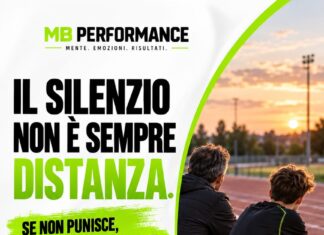 Il silenzio non è sempre distanza: quando può diventare fiducia Adolescente runner e genitore seduti in silenzio a bordo pista con presenza e fiducia