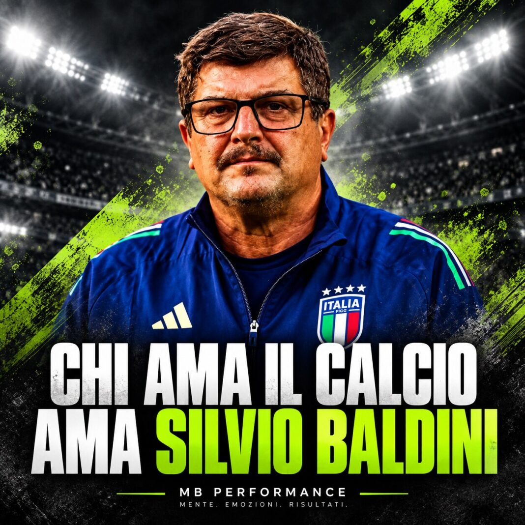 Silvio Baldini in tuta Italia con la frase Chi ama il calcio ama Silvio Baldini, MB Performance